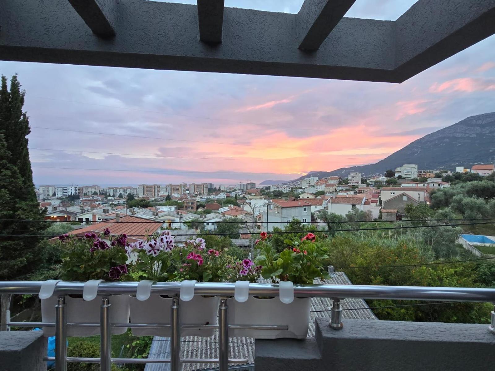 Family Apartment-Dilorena Bar Ngoại thất bức ảnh